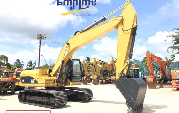 CAT  320D  (mt 0047)