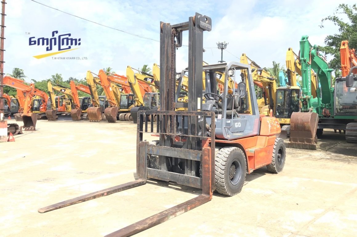 TOYOTA   7 tons   Forklift  (mt 0078)