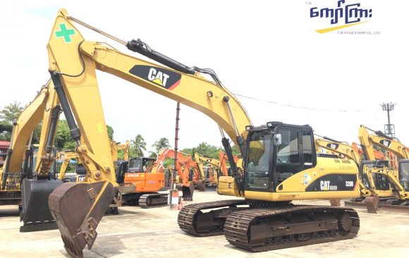 CAT  320D  (mt 0074)