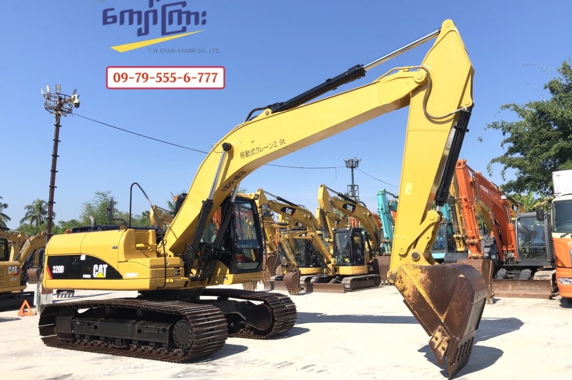 CAT   320D   (mt 0136)