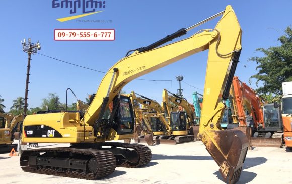 CAT   320D   (mt 0136)