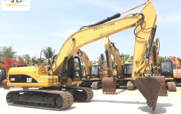 CAT 320D   (mt 0213)