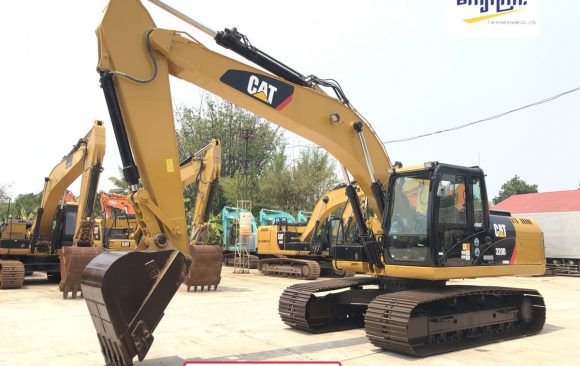 CAT 320D   (mt 0216)